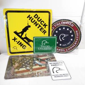 lot 271 image: Ducks Unlimited Lot of Metal Signs