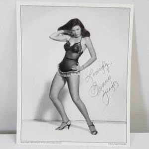 lot 273 image: Vintage Bunny Yeager 8x10 Signed Photo 1950s Pose for Her Own Camera
