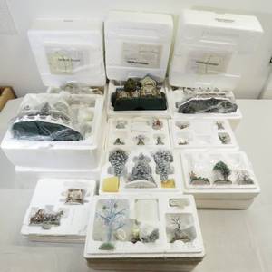 lot 280 image: Grouping of Hawthorne Village Houses and Accessories