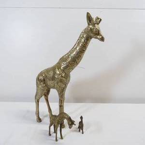 lot 282 image: Grouping of 3 Collectible Vintage Brass Giraffe Statues Figurines
