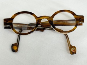 lot 107 image: Vintage Anne et Valentine Eyeglass Frames