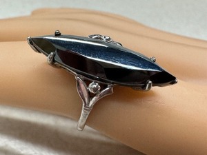 lot 77 image: Vintage Sterling Silver and Hematite Ring