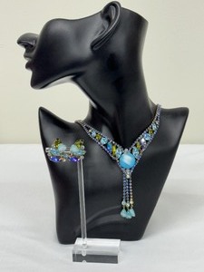 lot 90 image: Gorgeous Vintage Rhinestone Necklace and Earrings Set