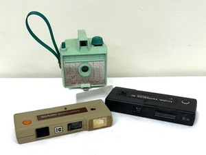 lot 48 image: Three Vintage Cameras including Vintage Kodak Stylite Pocket Camera, Kodak Ektralite 10 and Savoy Cameras