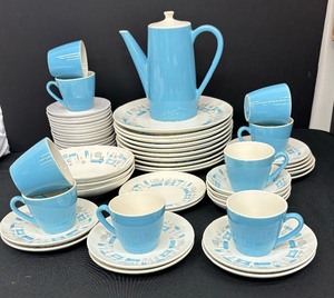 lot 36 image: Vintage Mid Century Blue Haven and Franciscan Dishware Grouping