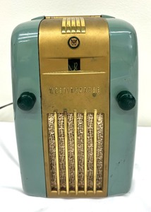 lot 52 image: Vintage Westinghouse H-125 Radio