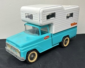 lot 60 image: Vintage Tonka Camper Trunk