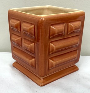 lot 61 image: Red Wing 1954 Mid Century Modern Art Pottery Square Planter 1378