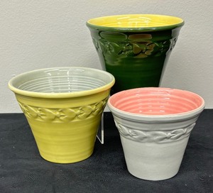lot 64 image: Three Petite Vintage Red Wing Pottery Planters