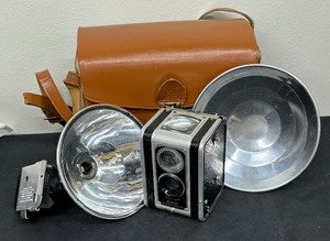 lot 66 image: Vintage Kodak Duaflex Camera with Kodet Lens and Accessories