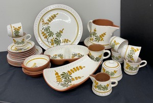 lot 69 image: Mid Century Stangl Pottery Golden Blossom Dishware Grouping
