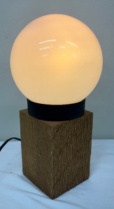 lot 115 image: Vintage Mid Century Modern Globe Table Lamp