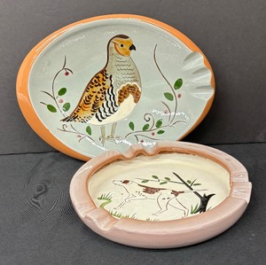 lot 78 image: Two Vintage Stangl Pottery Ashtrays including a Vintage Stangl Pottery German Shorthaired Pointer Cigar Ashtray