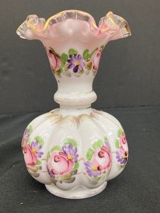 lot 140 image: Vintage Fenton Hand Painted Fluted Vase