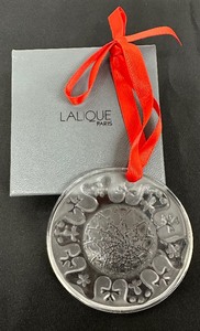 lot 136 image: Lalique Crystal Christmas Ornament - 1997