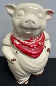 lot 170 image: Shawnee Pig Figurine Cookie Jar