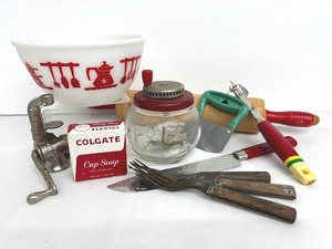 lot 161 image: Misc. Vintage Kitchenware Items