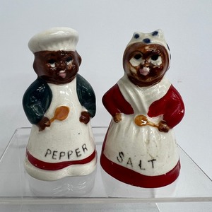 lot 178 image: Vintage Black Americana Ceramic Salt and Pepper Shaker Set