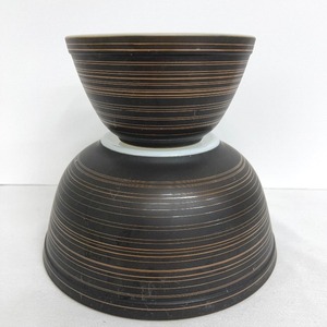 lot 186 image: Vintage Pyrex Terra 404 Striped Mixing Bowls - Set of Two