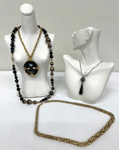 lot 189 image: Four Beautiful Necklaces