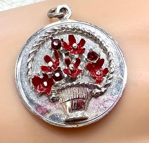 lot 47 image: Vintage Sterling Silver Charm