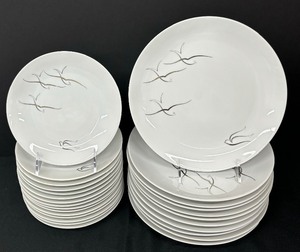 lot 50 image: Beautiful Arsberg Silver Flight Dinner and Salad Dishes Handmade Made in Germany