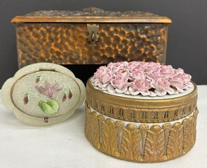 lot 121 image: Vintage Beautiful Jewelry Boxes Including Brass, Porcelain and Glass