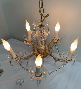 lot 56 image: Vintage Crystal Swag Light Chandelier