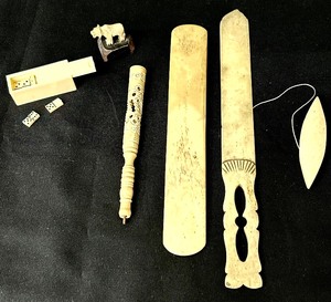 lot 62 image: Vintage Finds Made of Bone including Vintage Miniature Bone Dominos