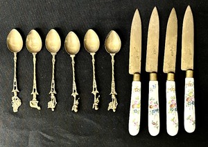 lot 115 image: Vintage Figural Demitasse Teaspoons and Dinner Knives