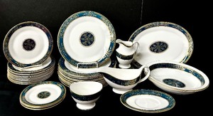 lot 45 image: Royal Doulton Caryle China Dishes