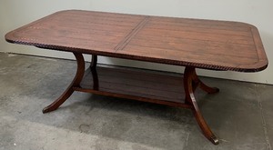 lot 7 image: Gorgeous Dining Table with Three Leaves