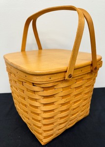 lot 70 image: Vintage 1988 Longaberger Two Handled Basket
