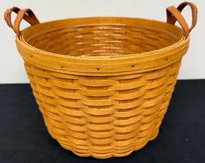 lot 82 image: Longaberger Hostess Corn Basket with Liner - 1997