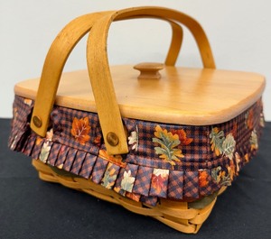lot 105 image: Vintage Longaberger Basket with Lid and Fall Liner - 1997