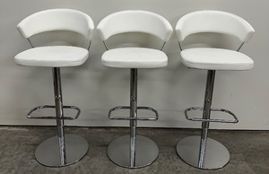 lot 14 image: Calligaris New York Bar Stool in White and Chrome - Lot of 3
