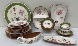 lot 126 image: Vintage Stangl Pottery Carnival Dishware