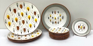 lot 31 image: Vintage Stangl Pottery Amber Glo Dishware