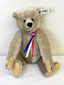 lot 131 image: Steiff W Germany Dicky 1902 Replica Teddy Bear