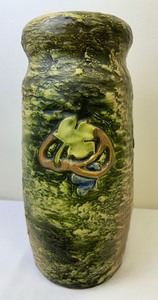 lot 11 image: Vintage Roseville Pottery Imperial Vase