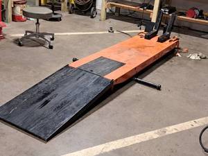 lot 2 image: Pro 1200 Motorcycle Lift