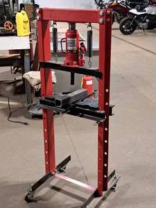 lot 5 image: Strongway 12-Ton Hydraulic Press
