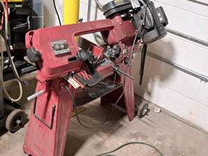 lot 10 image: Central Machinery HorizontalVertical Metal Cutting Bandsaw