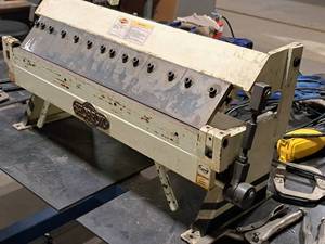 lot 11 image: Woodstock Shop Fox 24 Pan and Box Brake M1011