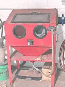 lot 29 image: Central Pneumatic Floor Blast Cabinet