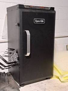 lot 34 image: Dyna-Glo Smoker