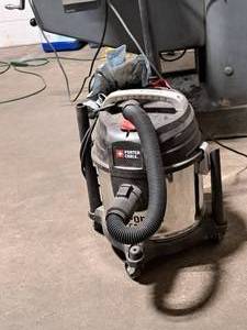 lot 46 image: Porter-Cable 4-gallon WetDry Shop Vacuum