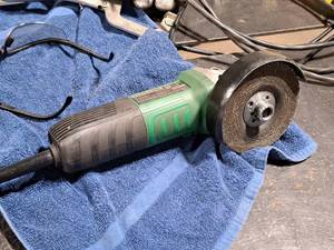 lot 52 image: Hitachi 600W 4-12 Disc Grinder G12SS2