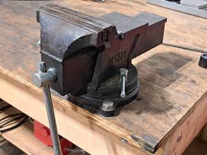lot 54 image: Bessey Bench Vise