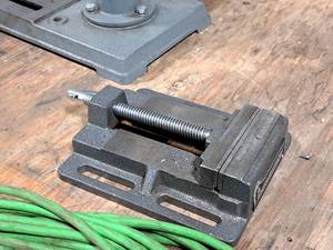 lot 99 image: Masterforce 4-grip Machining Vise